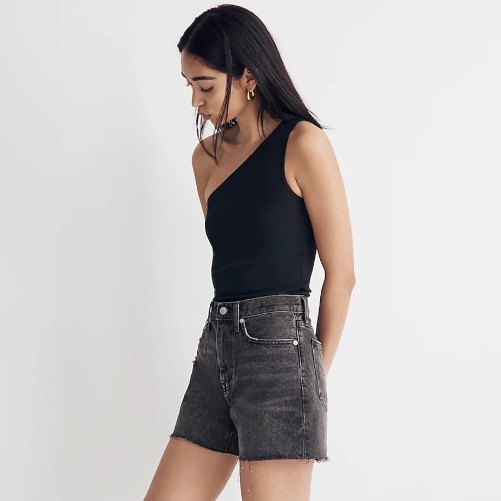 Madewell Relaxed Mid-Length Denim Short in Bradbrook Wash